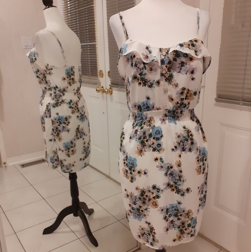 4/$60 White Floral Summer Dress - Size XS